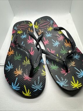 Havaianas Black Flip Flops with Multicolor Leaf Pattern (62)